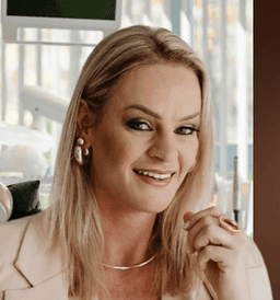 Dra. Taciana Ferronato, dentista em Canoas