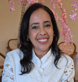 Dra. Reia Almeida, dentista em Iaçu